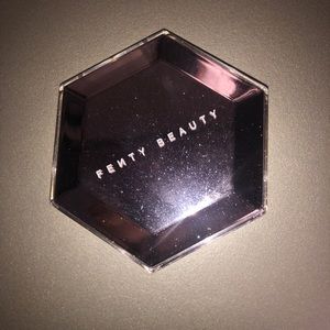 Fenty beauty highlighter